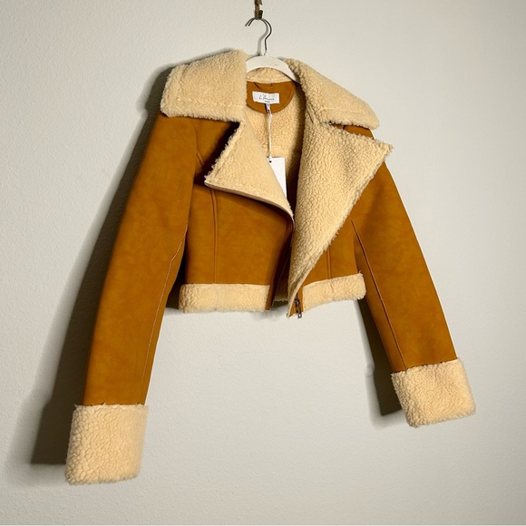 NWT L’Academie x Revolve Taryn Fitted Shearling Jacket in Tan - Picture 5 of 12